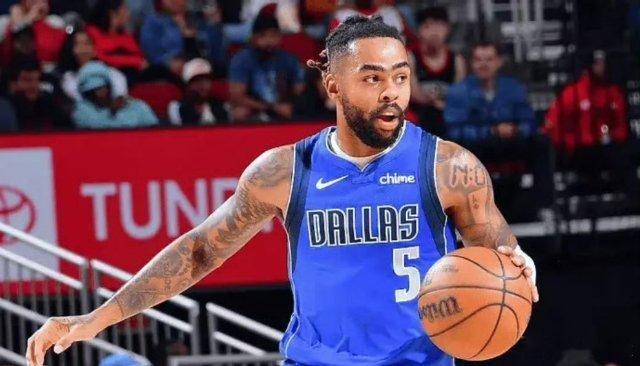 拉塞尔引爆更衣室了！据独行侠媒体报道，拉塞尔因其在训练中的态度以及防守端的散漫表