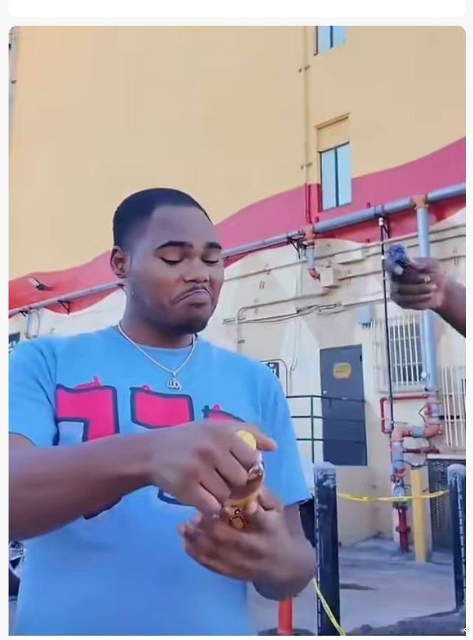 美国蜜雪冰城糖度看到外国一个街头测试，几款中国饮料里面，含糖量很高的冰红茶在他们