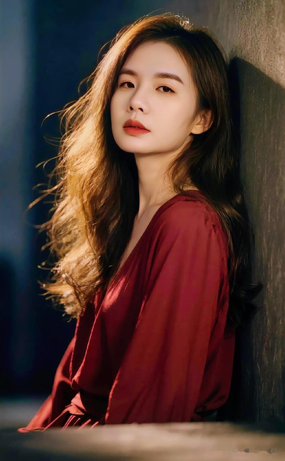 高考终于结束了。女儿一进门就哭得稀里哗啦，不是因为题难，而是我这个弟弟——她小舅
