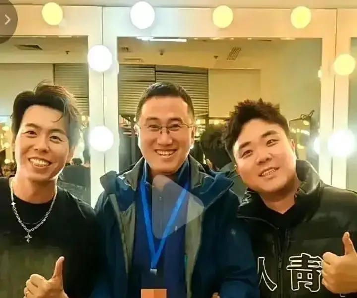 北展剧场3000个座位，竟只有9张终身票！
康大鹏拿一张就是20年，这稀缺性，比