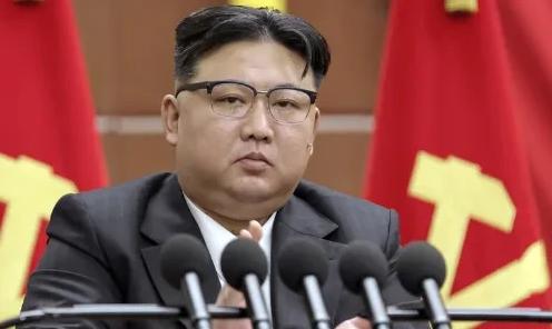 6月23日，朝中社公开报道，金正恩在劳动党全体会议上重申了对韩国的强硬路线，他说