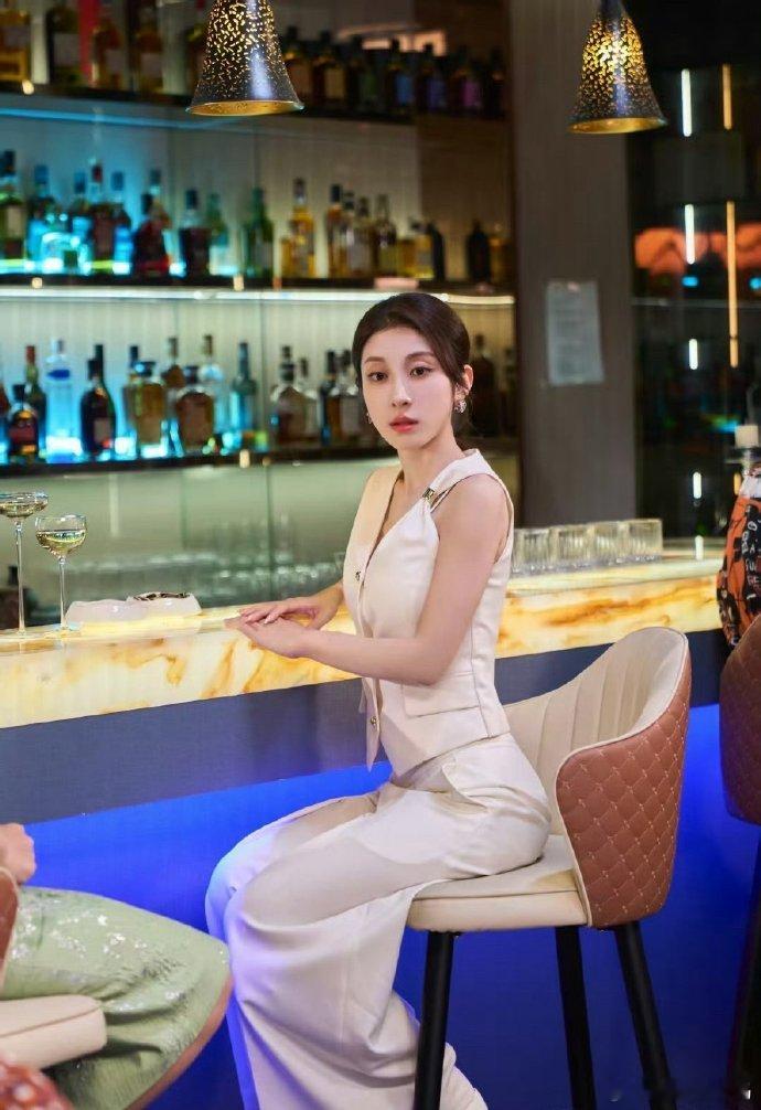 家人们速来！关晓彤冷面总裁，刘涛职场神女，小婉管乐闯祸不断，5集短剧笑料高能，根