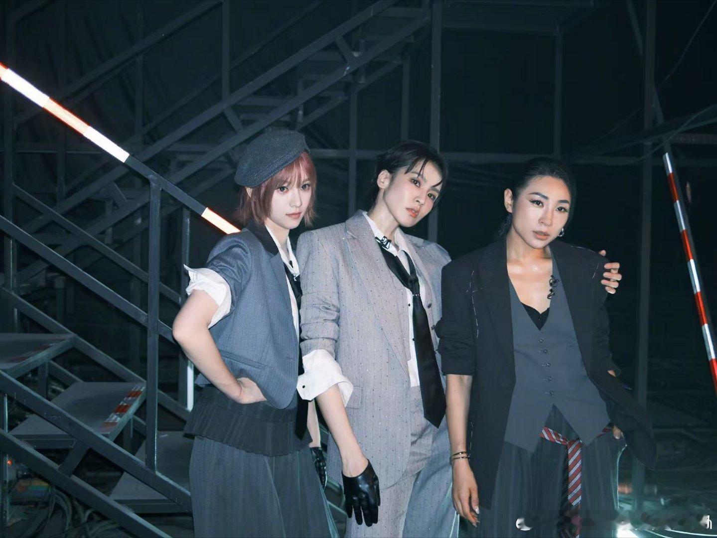 黄灿灿一公造型 黄灿灿这个报童帽造型，让我想起小时候看的童话书里的女孩。又纯又灵