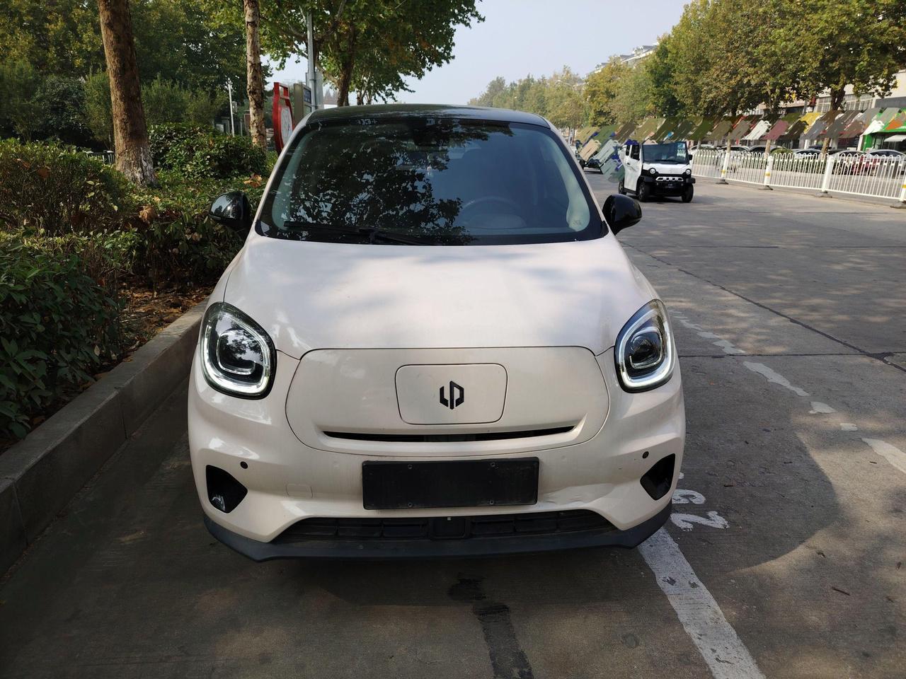 2万块的电动代步车，只能中午开！
前两天验了一台零跑T03，21年10月上牌，跑