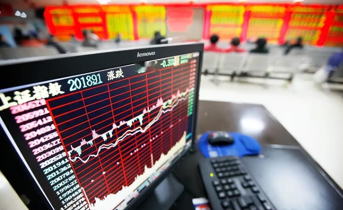 4月10日，标普 500 收至 6816 点，距离历史高点7002点不足200点