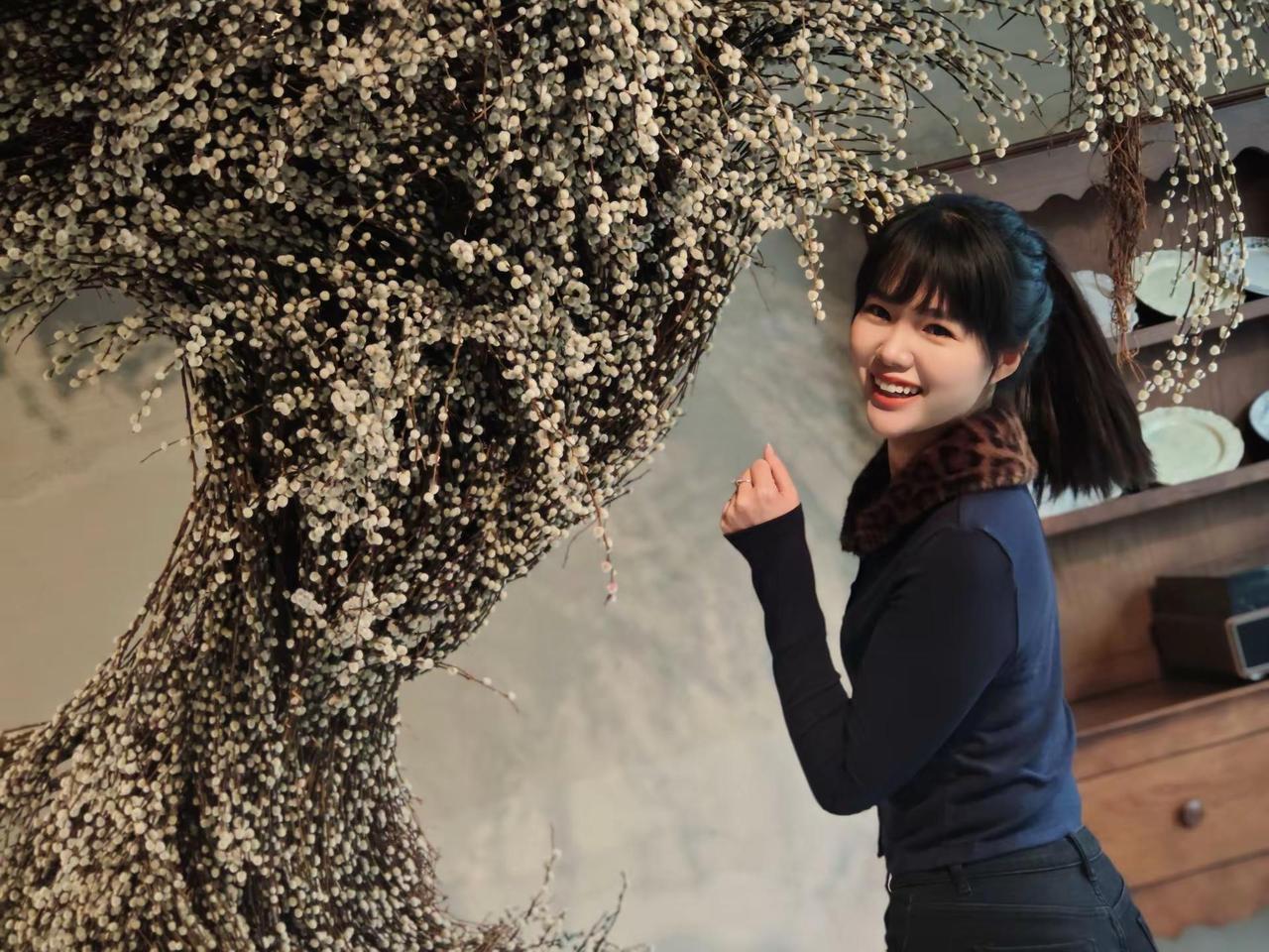 长得乖就行了 你管我乖不乖咖啡店拍照