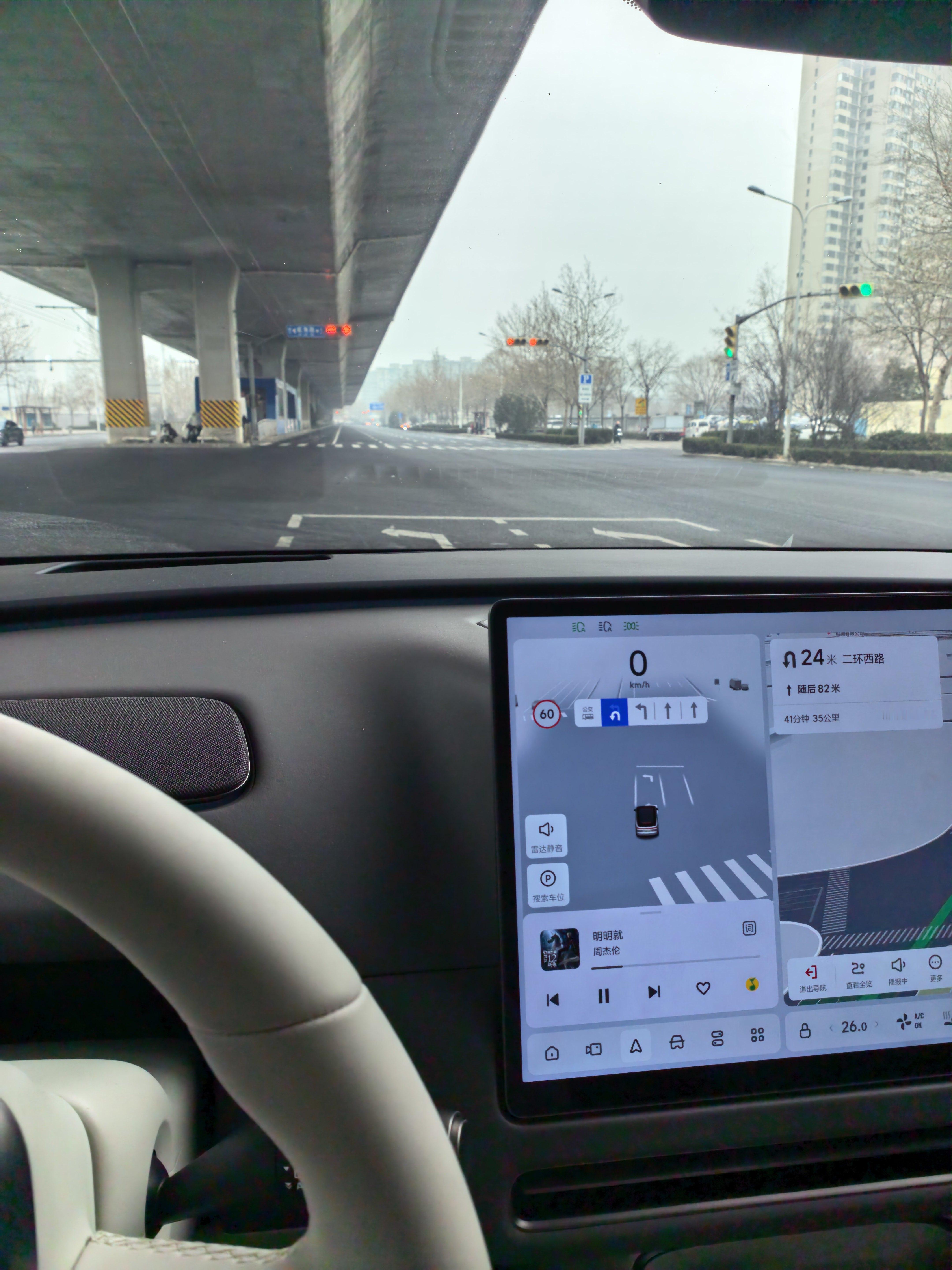 有一说一，济南的交通标线真的是一言难尽，我觉得我在这待几天驾照分要被扣没了。 济