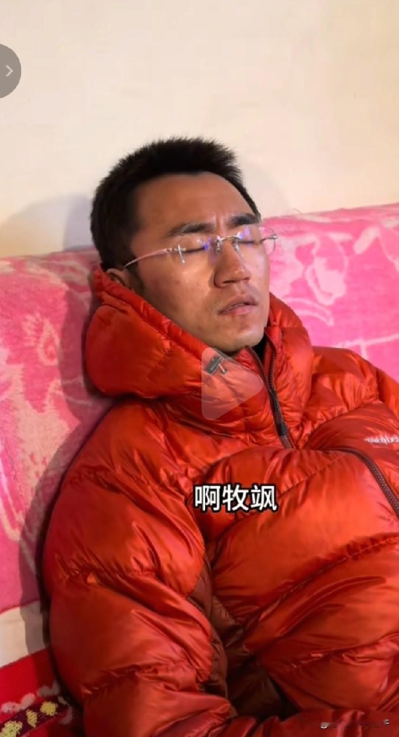 这两年干啥都不容易，穆萨那公司直播一天卖不了几单，养活那么多人确实很不容易，穆萨