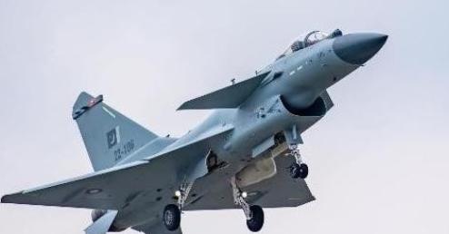 现在看来，幸亏咱没出售歼10给伊朗！2025年到2026年，伊朗曾向中国递交了明