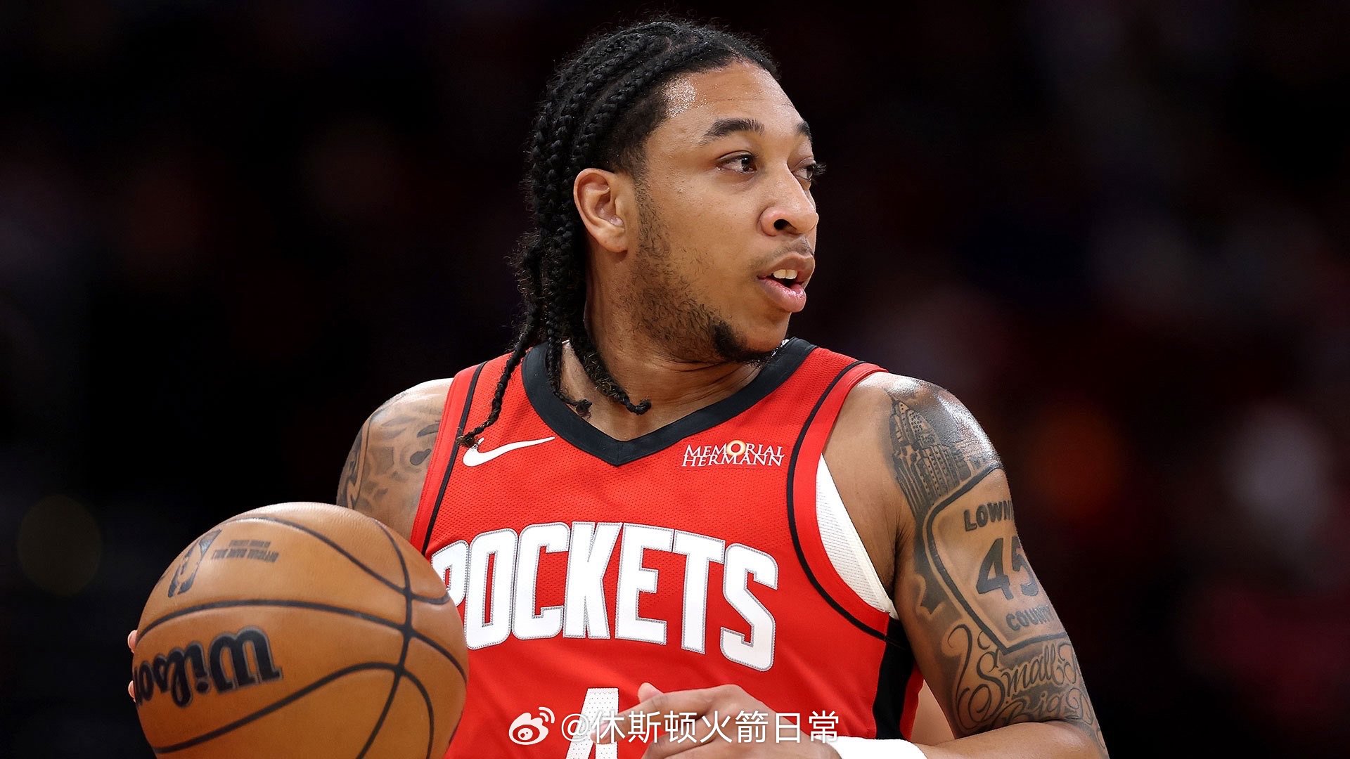 火箭官方宣布将戴维森的双向合同转为常规正式合同！这是一份为期两年的合同，26-2