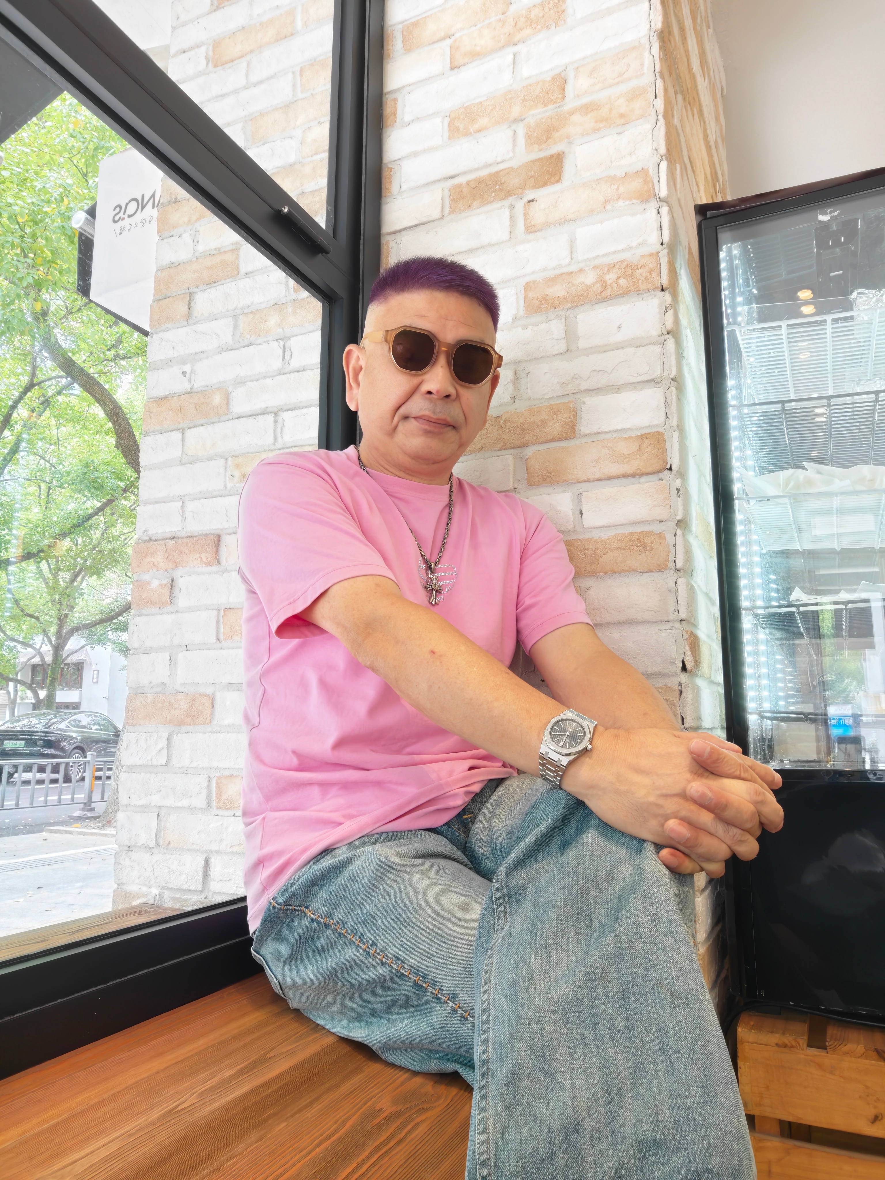 天实在太热，还是躲在咖啡店的角落蹭空调吧生活手记