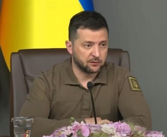 泽连斯基宣布放弃加入北约，表态来的突然不过晚了！
一度曾以加入北约写入宪法为由而