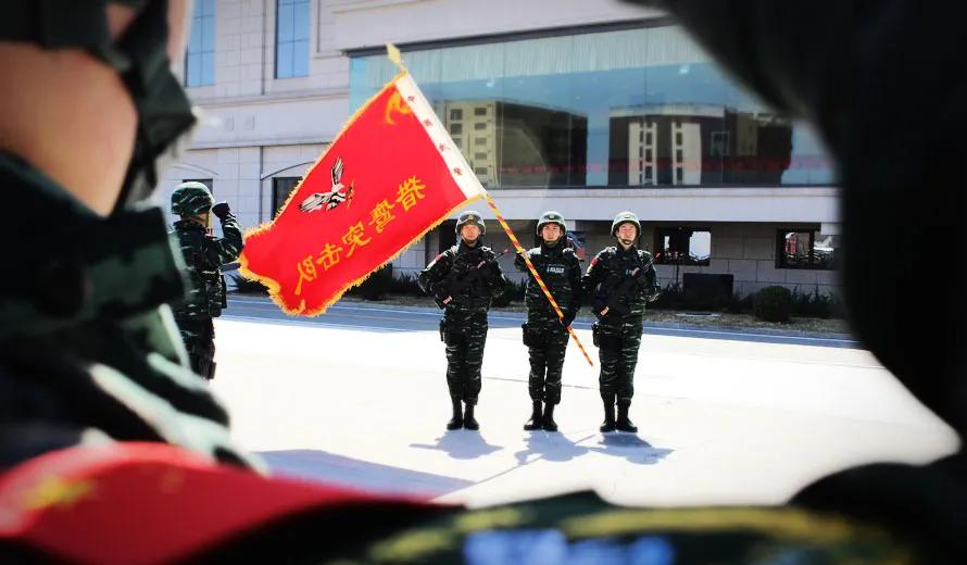有一支中国特种部队，想戴上他们的队徽，先得从当满两年兵的尖子里过五关斩六将，好不