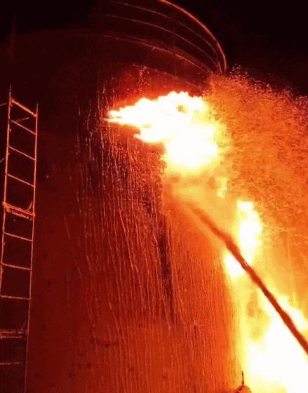 最近俄罗斯和乌克兰这俩邻居又杠上了！听说俄罗斯别尔哥罗德州被炮击，还死了人，还有