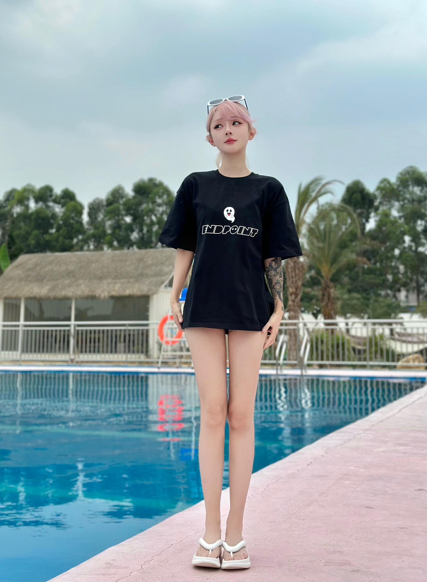 天好热 借你的泳池躲一躲
