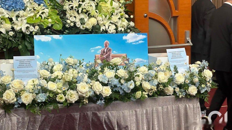 被譽為香港「戲劇教父」的King Sir鍾景輝，今日（4/7）於九龍城浸信會舉行