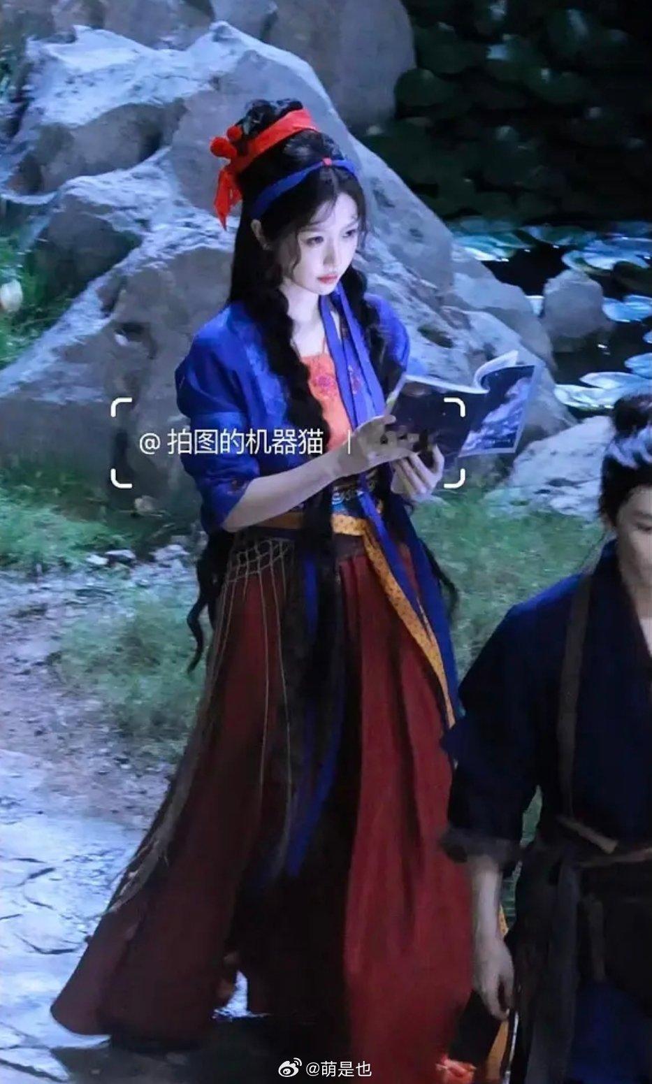 虞书欣知道有代拍，偷偷给自己打面光是吧 