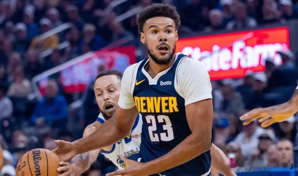 掘金前锋卡梅伦-约翰逊近日接受NBA记者Marc J. Spears的采访，期间