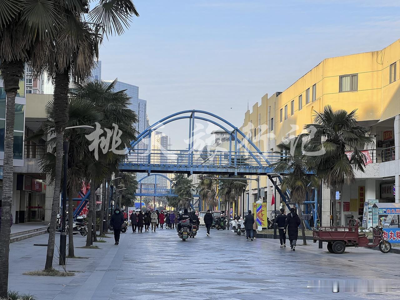 西安电子城步行街：这个应该是西安最早的步行街。在上世纪九十年代后期，以其超前的设