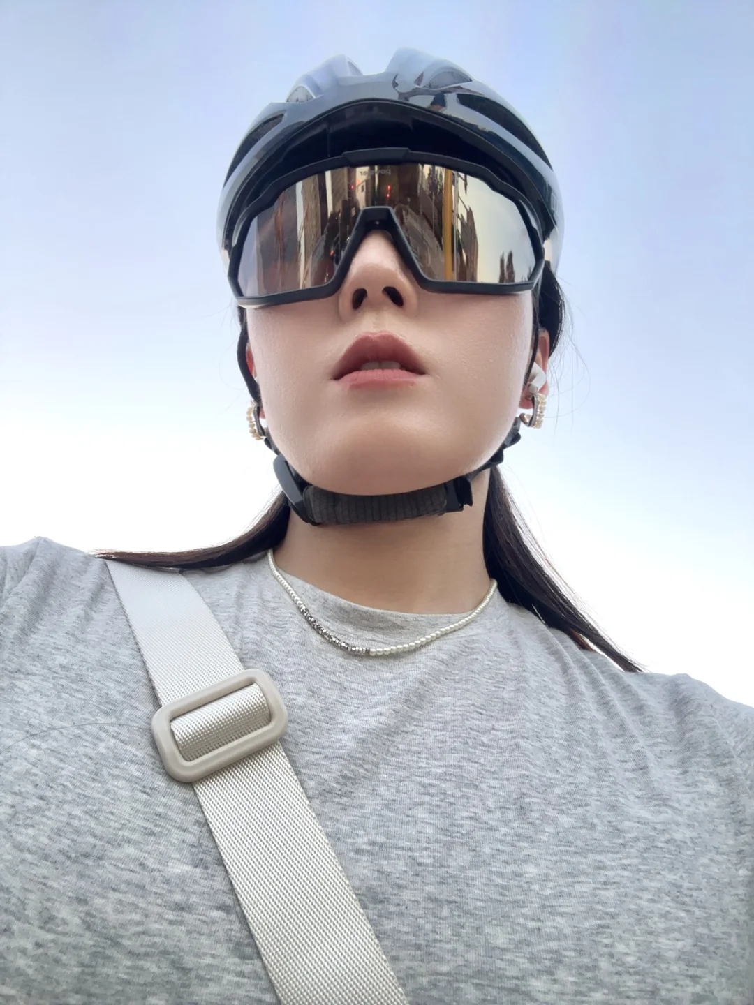 穿个喇叭裤就别骑车了！！