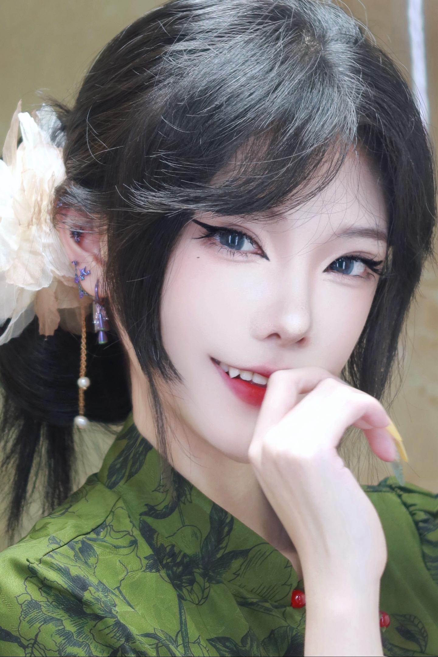 “任君凭栏 我向春山”