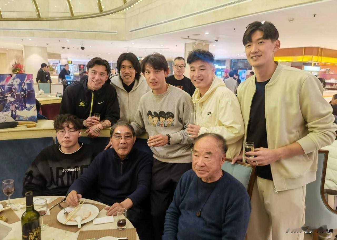 2025年的最后一天，作为根宝崇明足球基地负责人的徐根宝，按照武磊出手还挺大方，