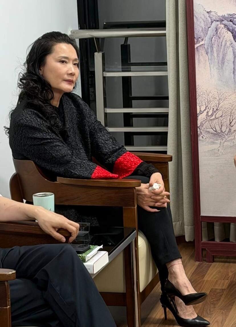 你们认识她吗？
她是国家一级演员，要演技有演技，要颜值有颜值，她才是永远优雅的美