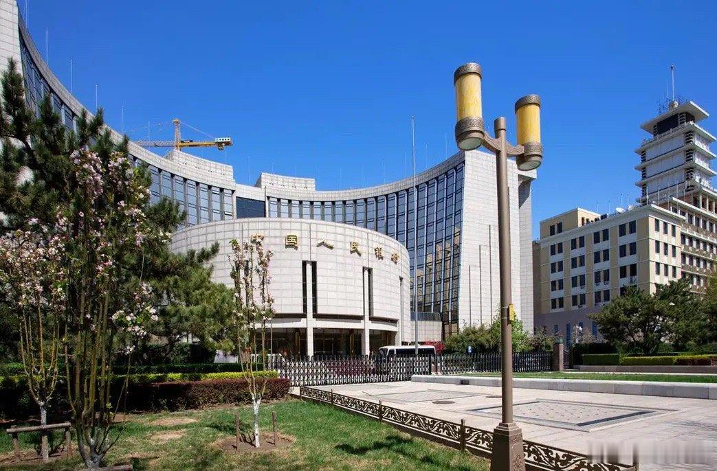 央行宣布，将于7月29日至31日、8月3日落地隔夜逆回购操作。事件：为平稳满足银
