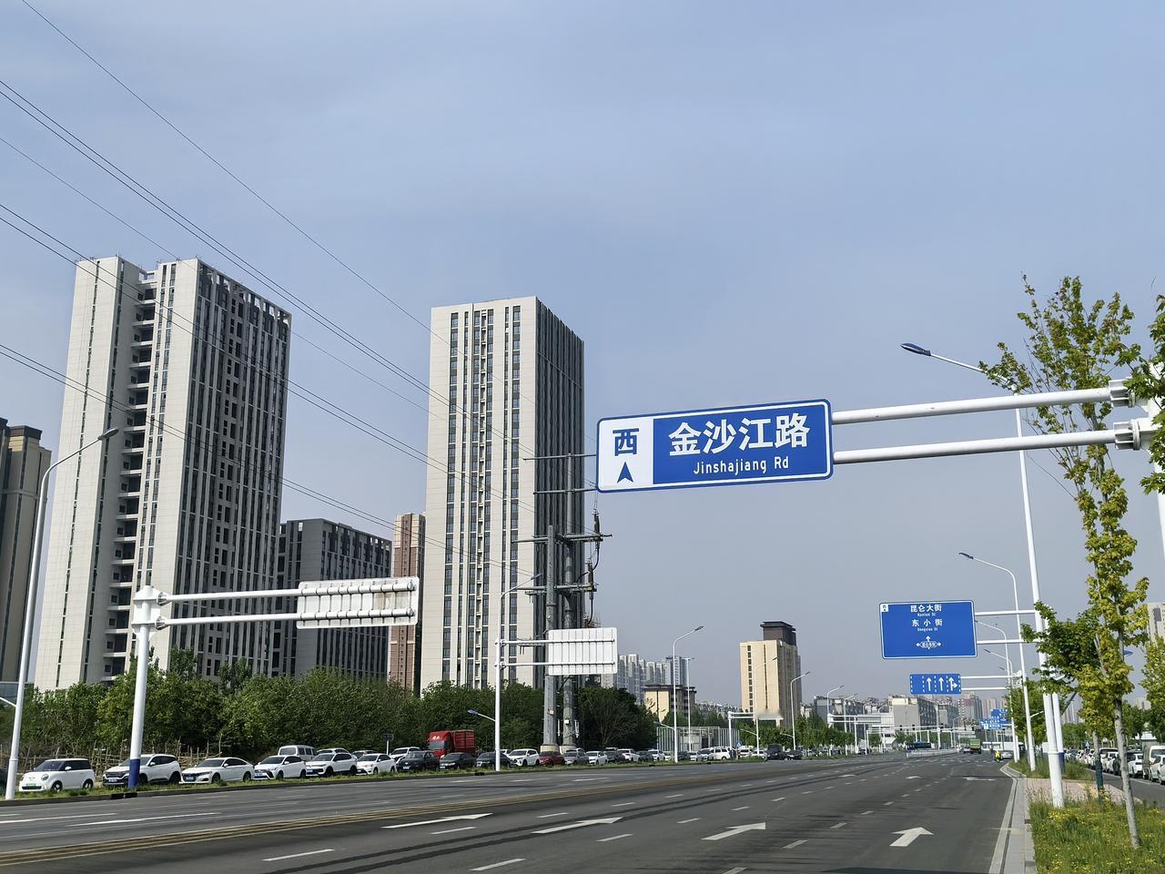 高新区的塔北路在哪里？路标还是有点乱，上点心抓紧整改到位吧


今天路过高新区的