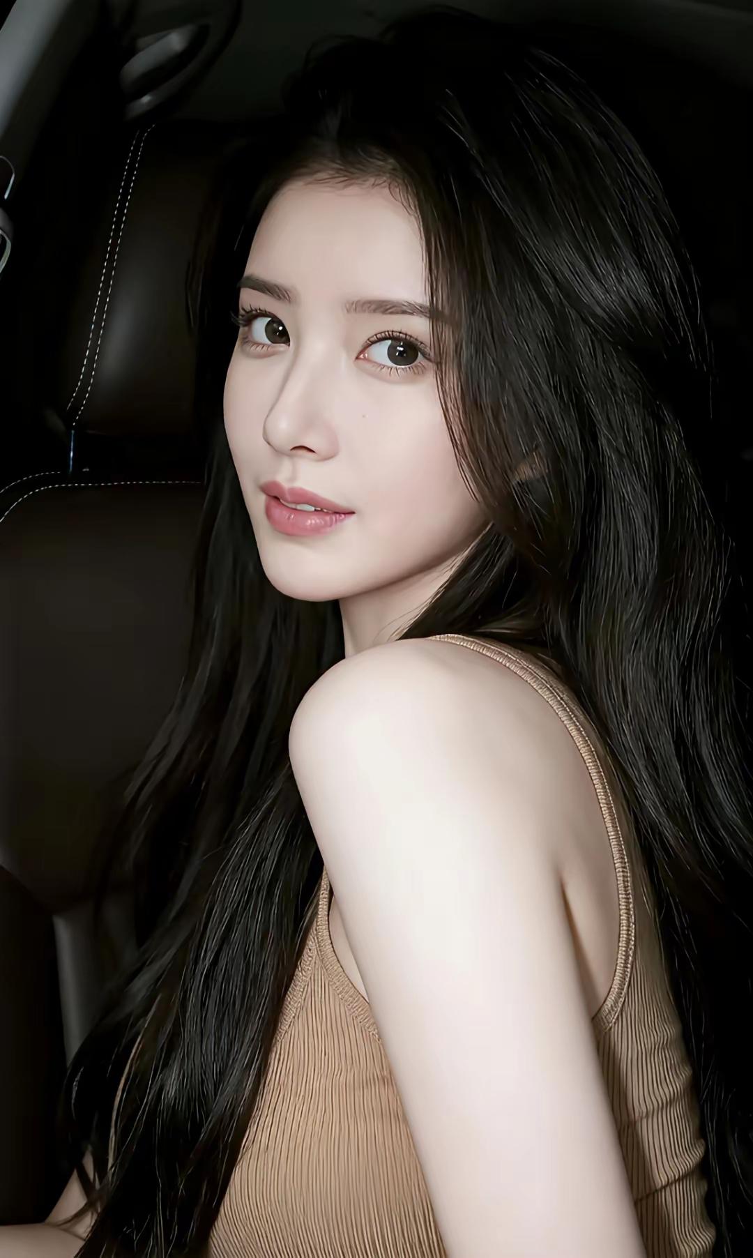 云想衣裳花想容，春风拂槛露华浓
若非群玉山头见，会向瑶台月下逢什么样的美人算是东