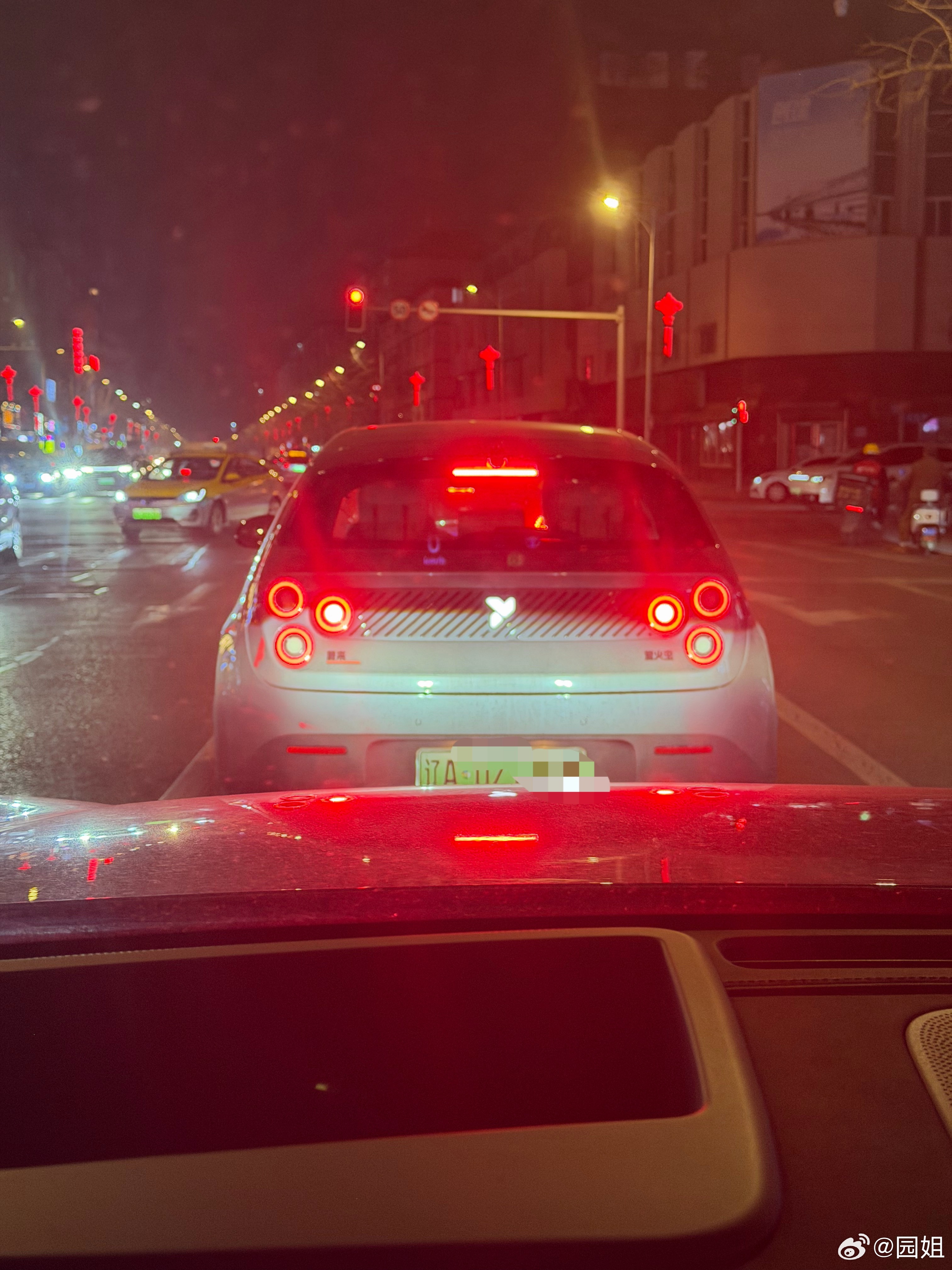 猜我看到什么车了，第一次在我们这看到萤火虫，可惜还是外地牌照，本地我一次都没看到