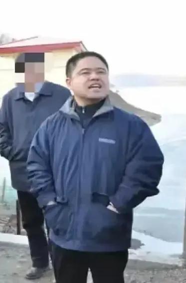 这就是那个涉案31亿，拥有千套房产及矿产土地和众多情妇的黑土地第一贪！其貌不扬，