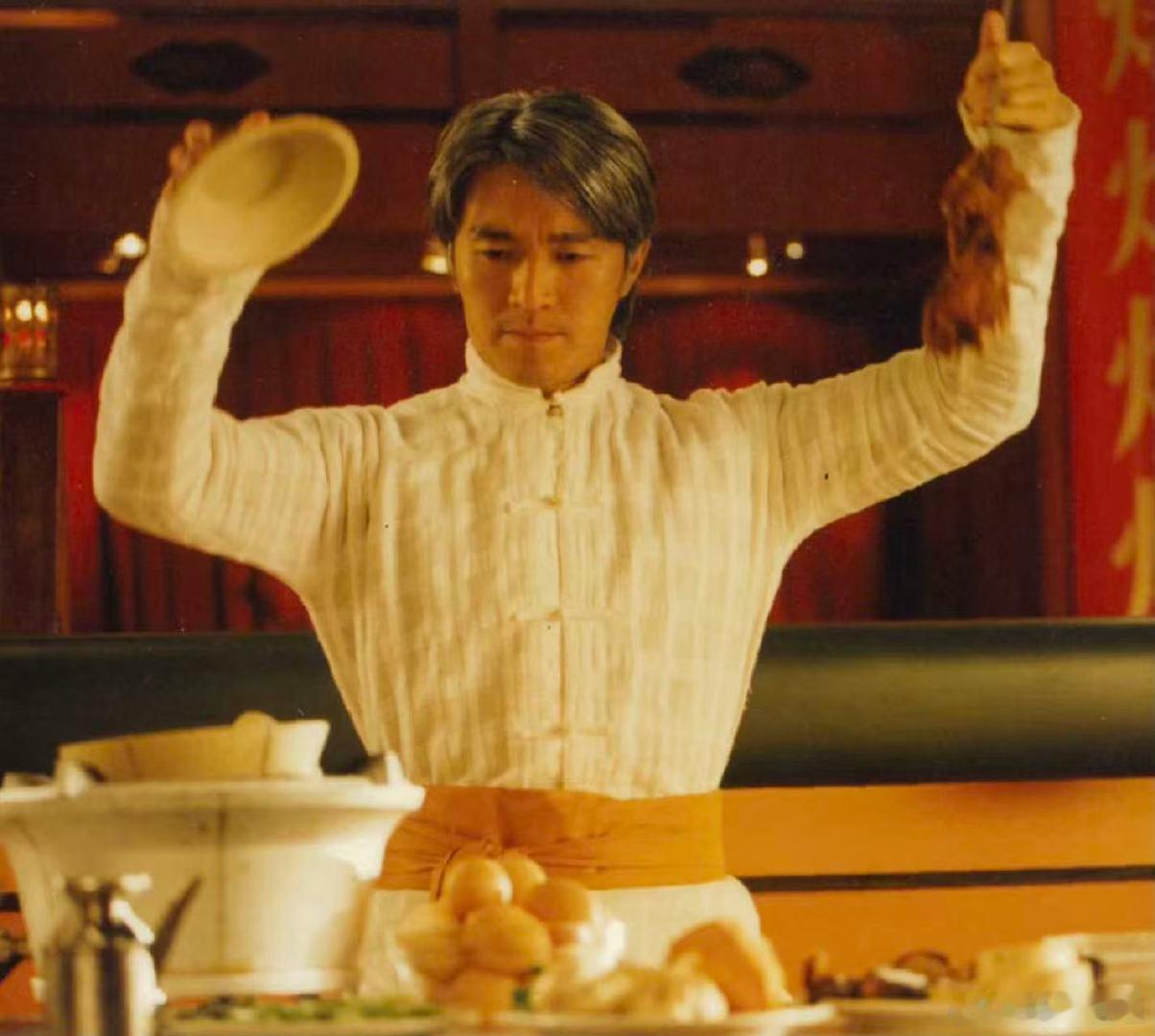 周星驰重启食神 食神短剧今日开机 经典IP全新演绎，《食神2026》顺利开机。致
