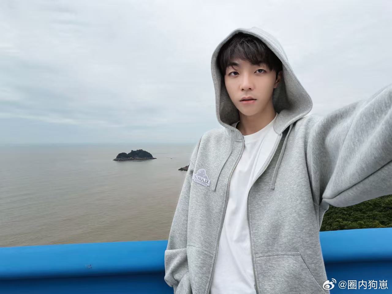 陈立农我要忧郁一阵子了陈立农忧郁氛围感照 我觉得农农发那条动态也是在跟自己说吧，