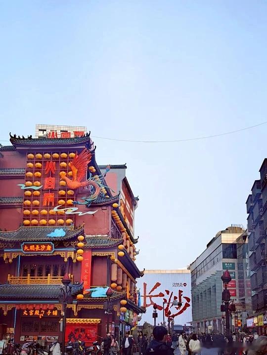 说实话旅行哪需要什么大道理不过就是暂时逃离日常琐碎换一座城市放空、吃顿好吃的、等