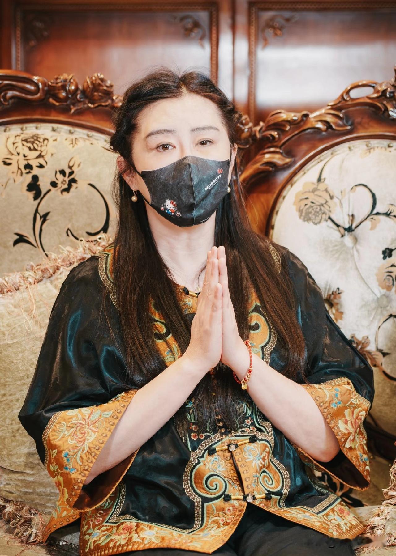 王祖贤戴口罩的这个事情，无非就是个人选择而已，她坦言自己也是一个普通人，最重要留