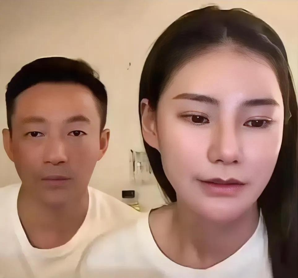 有人发现吗？马筱梅的脸怎么长的跟s妈差不多。
而且她不仅拥有精致的容貌，也是会花