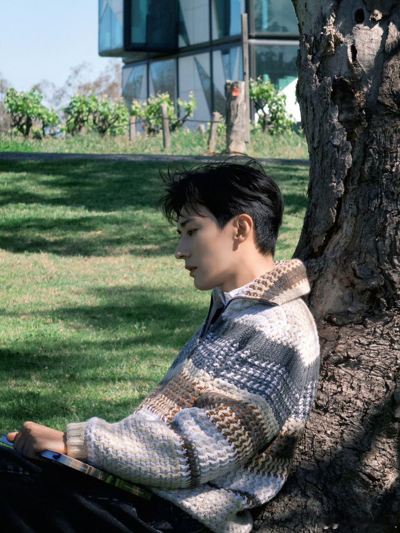 刘学义米兰时装周 走出舒适区奔赴国际舞台，刘学义这次米兰之行勇敢又亮眼，不只是颜