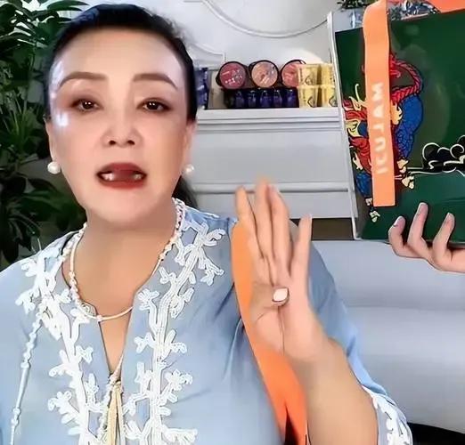 这瓜越吃越带劲了，
张颖颖火力全开，不带怕的，
保险柜5部手机的证据，
真的好期