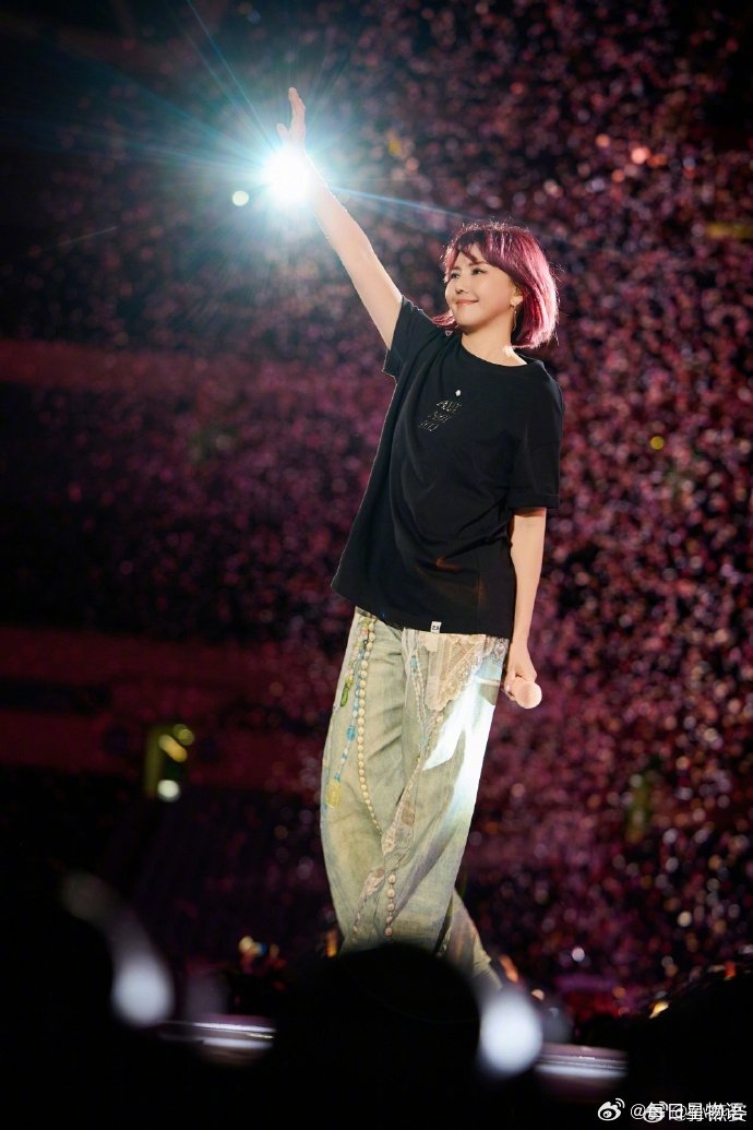 周星驰打劫孙燕姿抢演唱会门票 童年回忆突然开始攻击我！周星驰用最星爷的方式“抢票