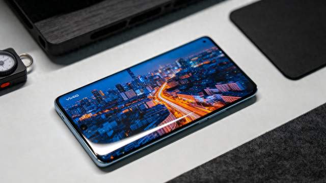 曾经的影像旗舰vivo X60曲屏版，放到2026年真实表现怎么样