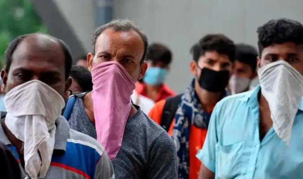 病毒感染源找到了
加尔各答市郊的一家私立医院内，两名医护人员刚刚结束紧张的夜班，