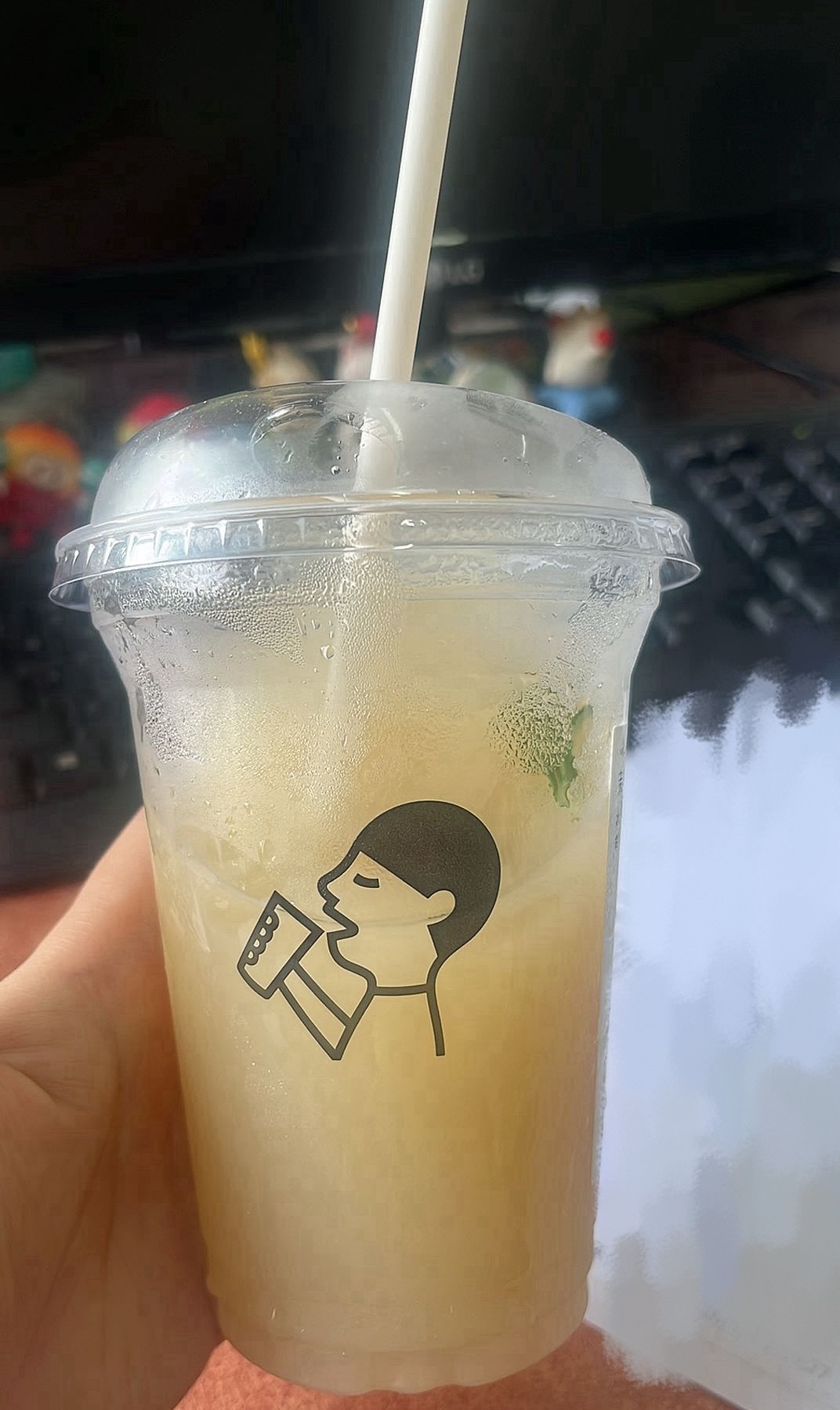 最近瑞幸的小黄油美式喝腻了，这个喜茶新品推荐给你们！我觉得还不错