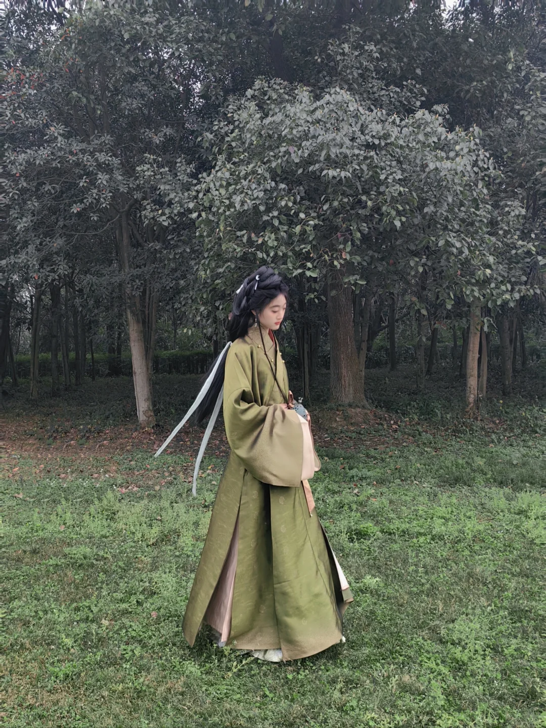 真诚发问，宋交领大襟是什么冷门形制吗？