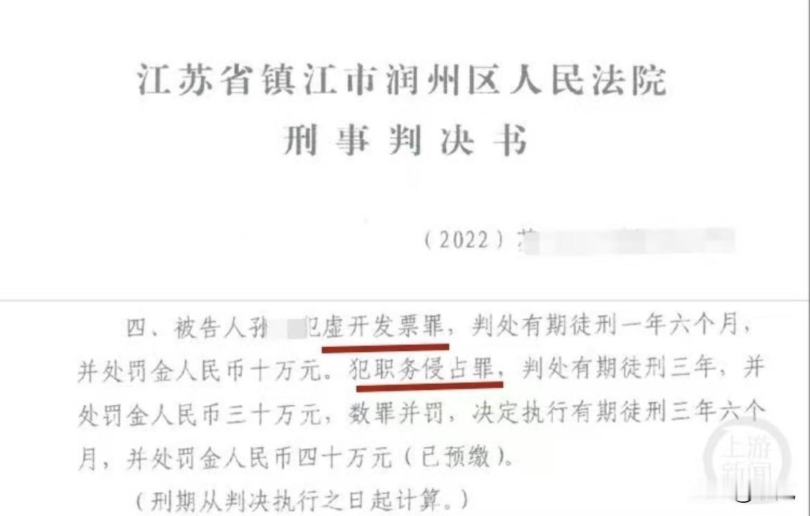 出生证明上父亲那栏是空白的，孩子跟妈姓。

就这么一张纸，四年出现了三次。每一次