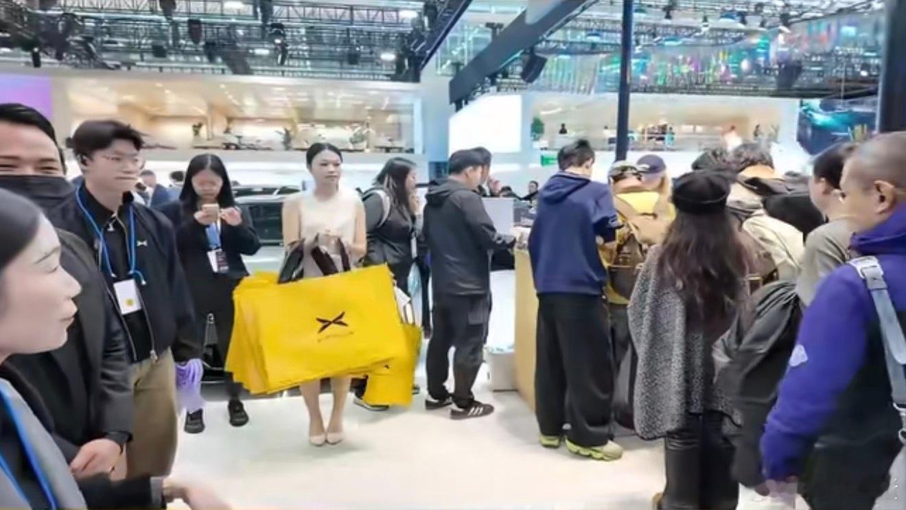 真是羡慕去现场的各位了哈，免费的羊毛也是让你们薅到了。虽然可能不值什么钱，但是就