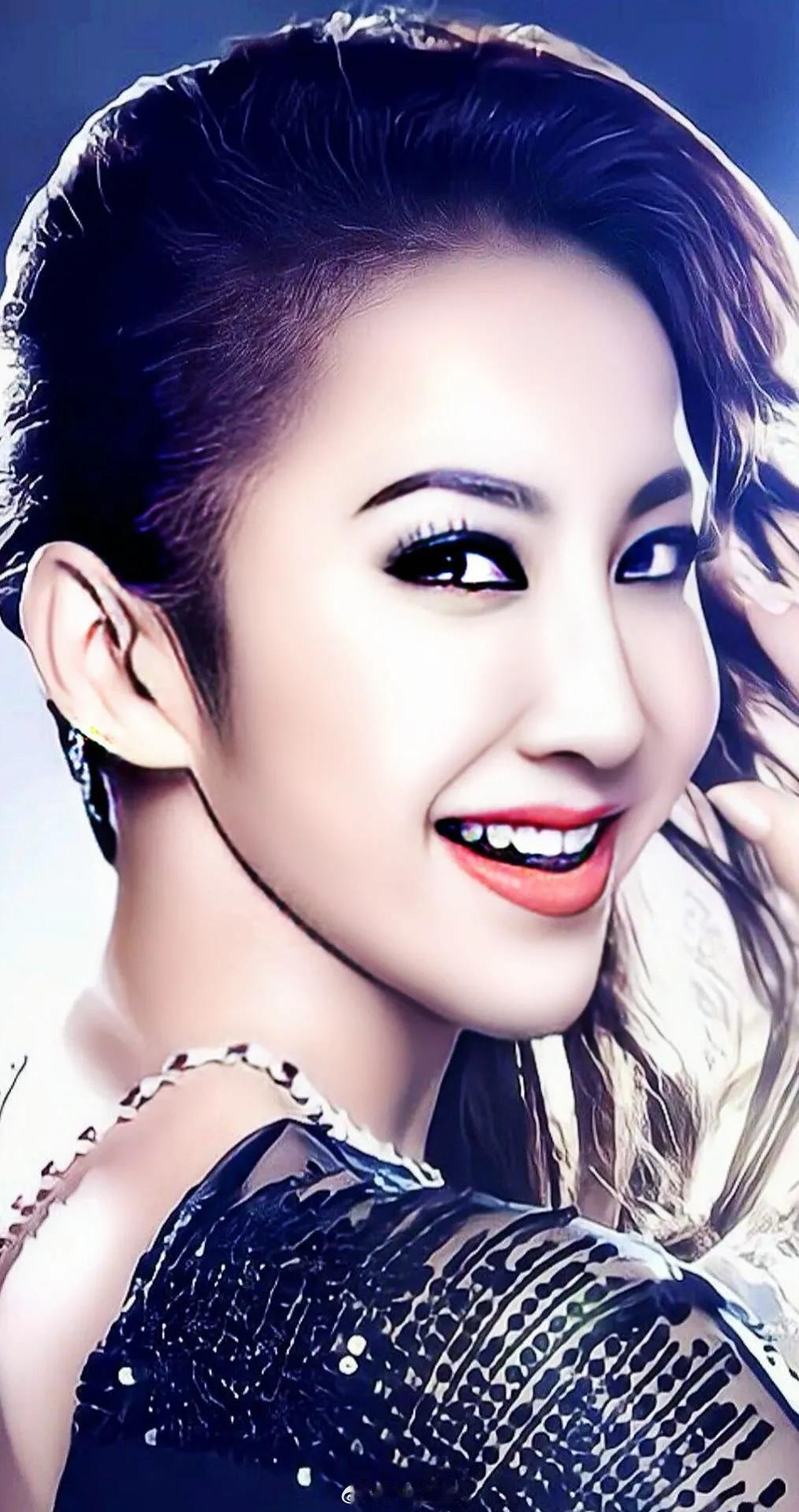 李玟去世了，是因为抑郁症轻生。李玟在事业上很成功，三首歌《想你365天》《刀马旦