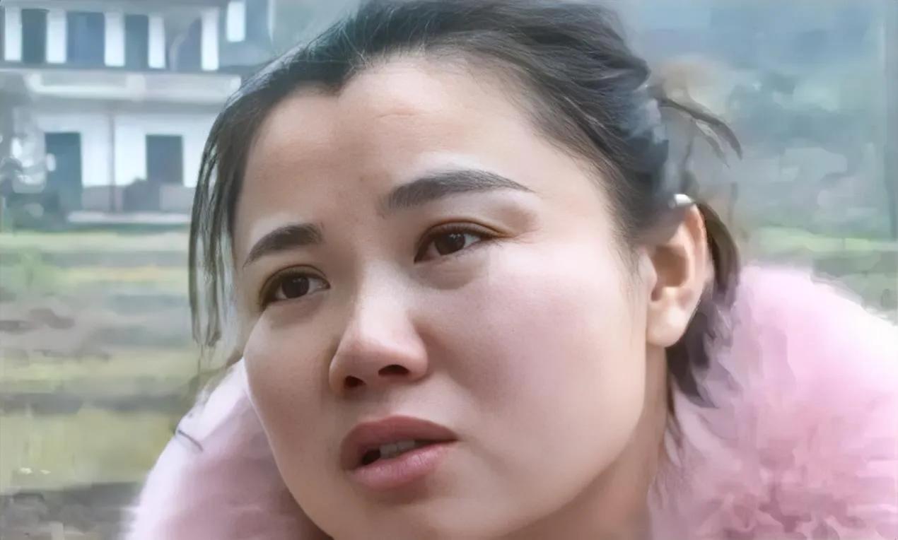 2015年，河南一女子在工厂干活时，突然，一句不经意的方言飘进她的耳朵，她猛地回