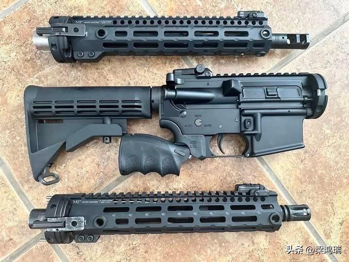 美军飞行员配发的自保武器：GAU-5A短管步枪，不是可折叠，是整个枪管都能拆下来