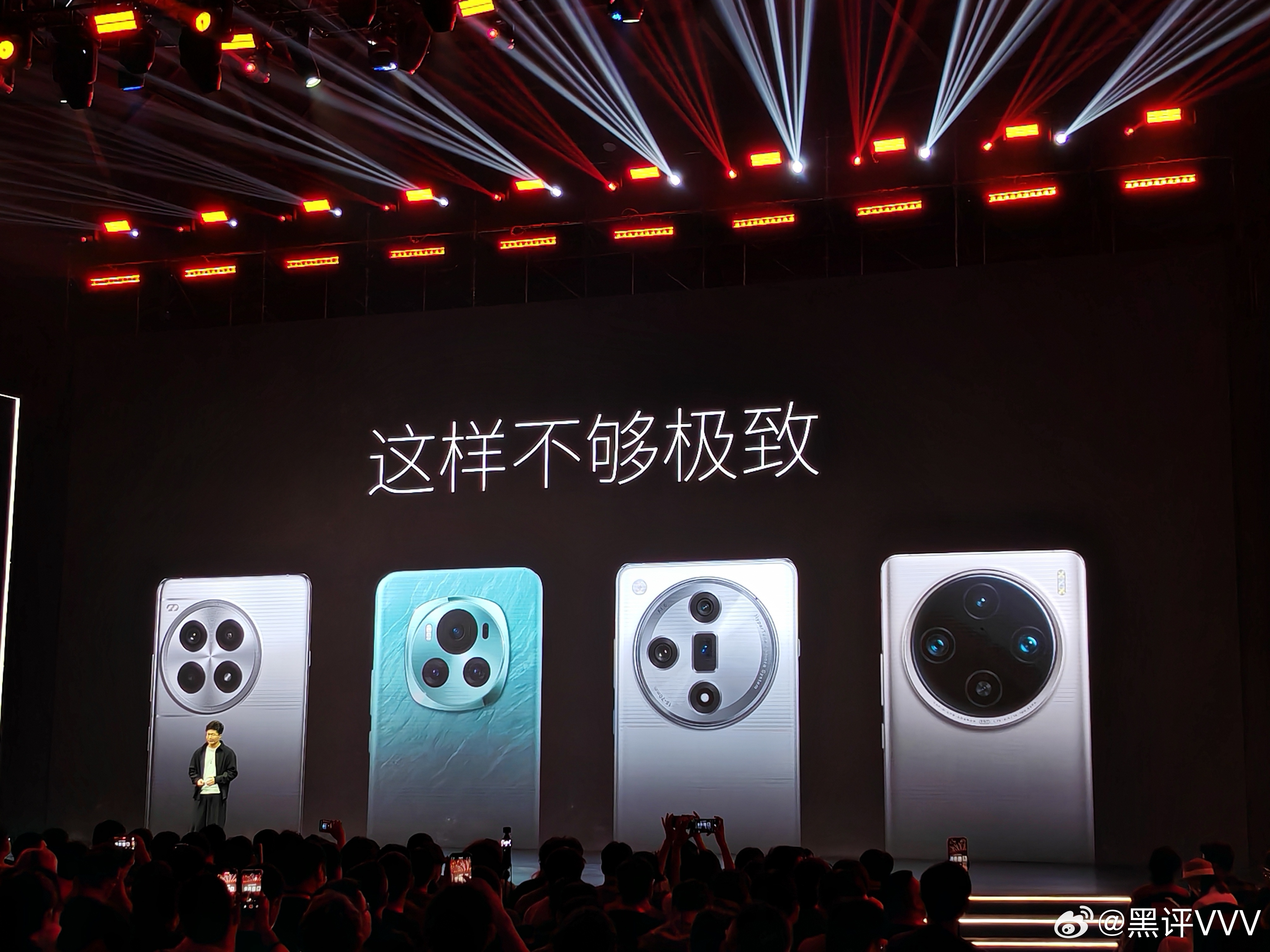 魅族曾经表示友商这样的设计不够极致，所以，我很期待也很好奇，魅族22的最终设计是